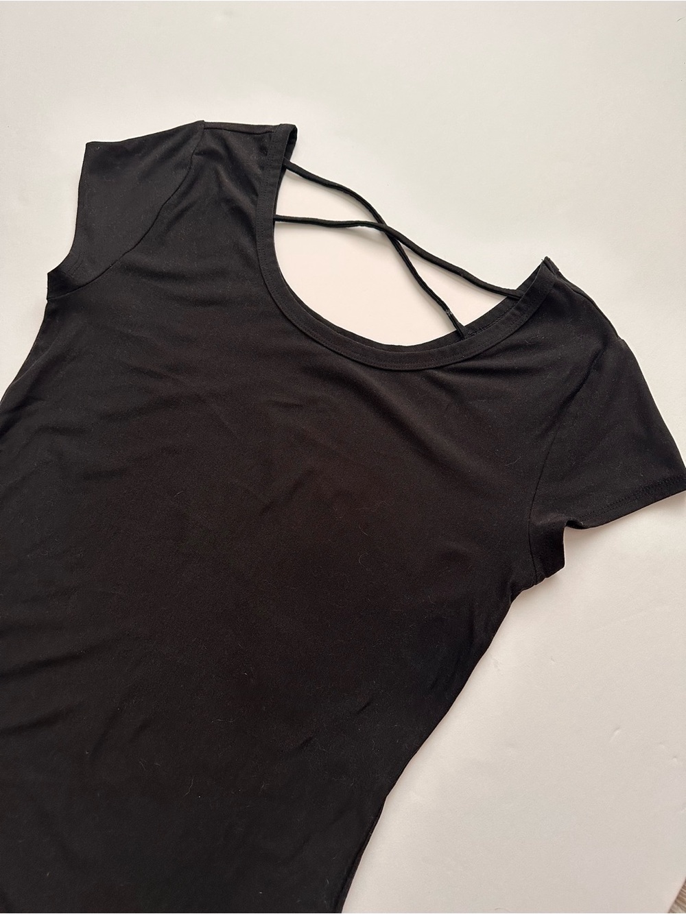No Boundaries Black Short Sleeve Scoop Neck Top with Crisscross Back - Picture 2 of 5